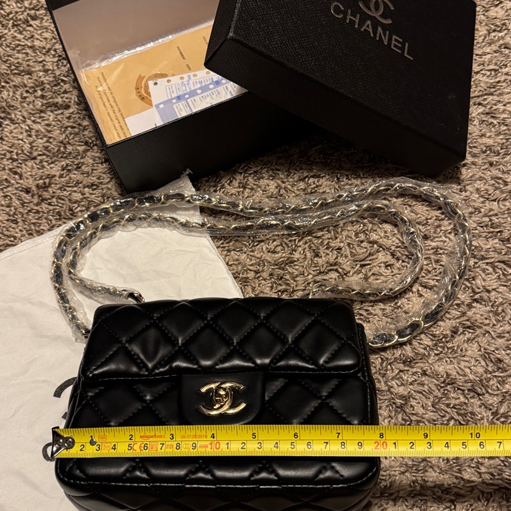 Chic Black Quilted Crossbody Bag - Picture 7 of 9